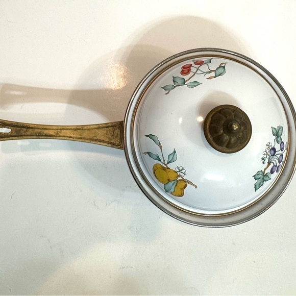 Tabletops Unlimited 1 Qt Enamelware Sauce Pan with Lid VTG. - Picture 2 of 8